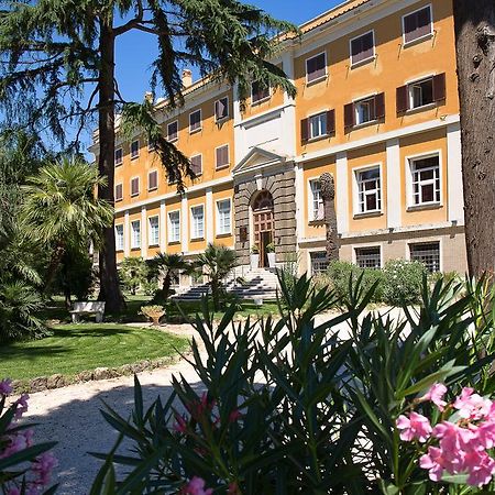 Lh Hotel Excel Roma Montemario Bagian luar foto