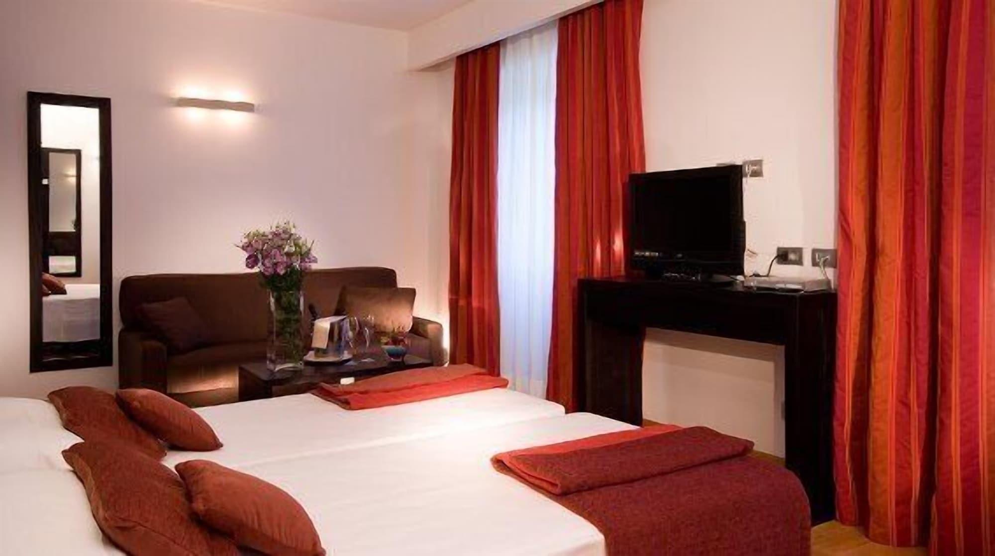 Lh Hotel Excel Roma Montemario Bagian luar foto