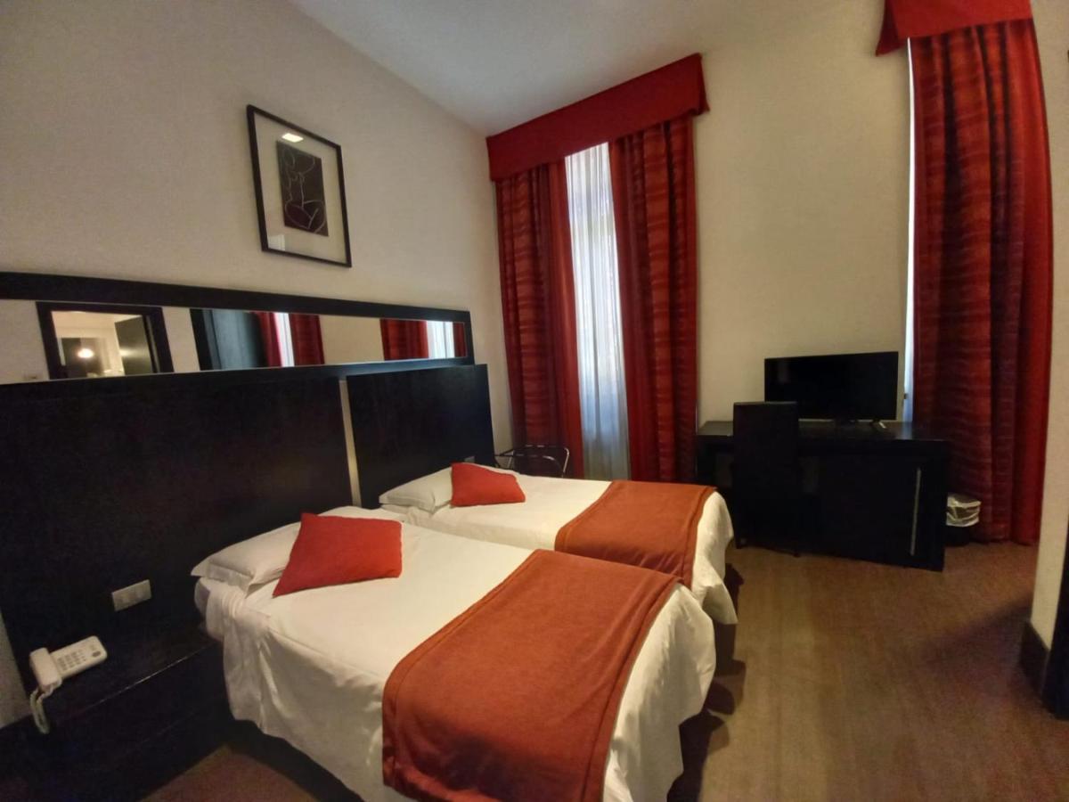 Lh Hotel Excel Roma Montemario Bagian luar foto