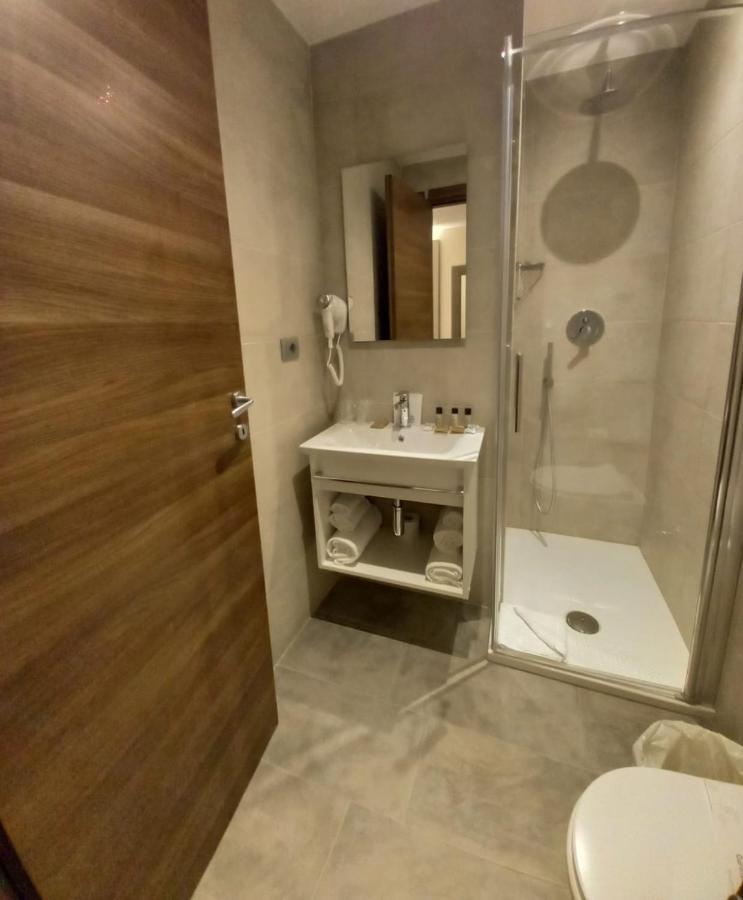 Lh Hotel Excel Roma Montemario Bagian luar foto