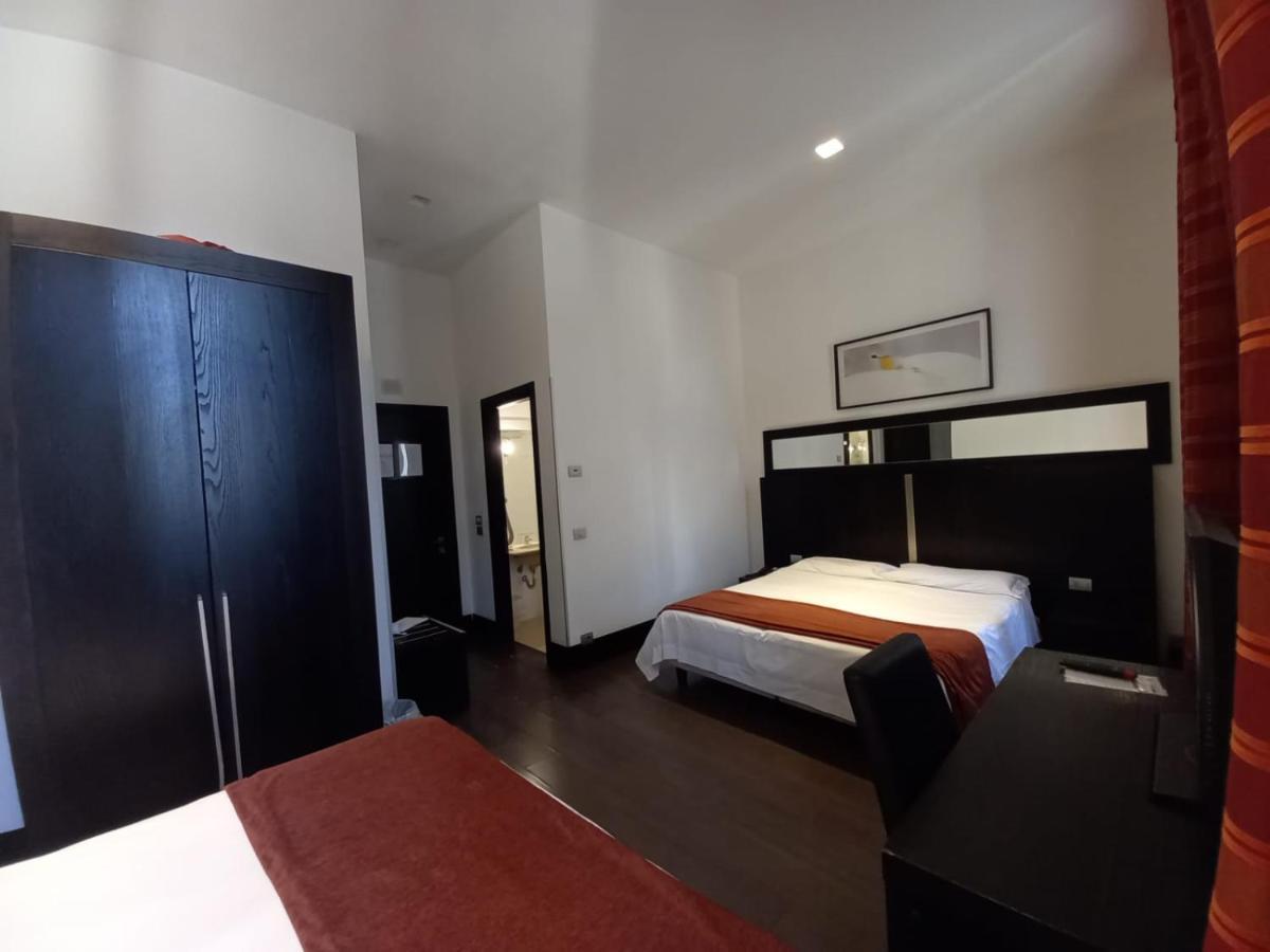 Lh Hotel Excel Roma Montemario Bagian luar foto