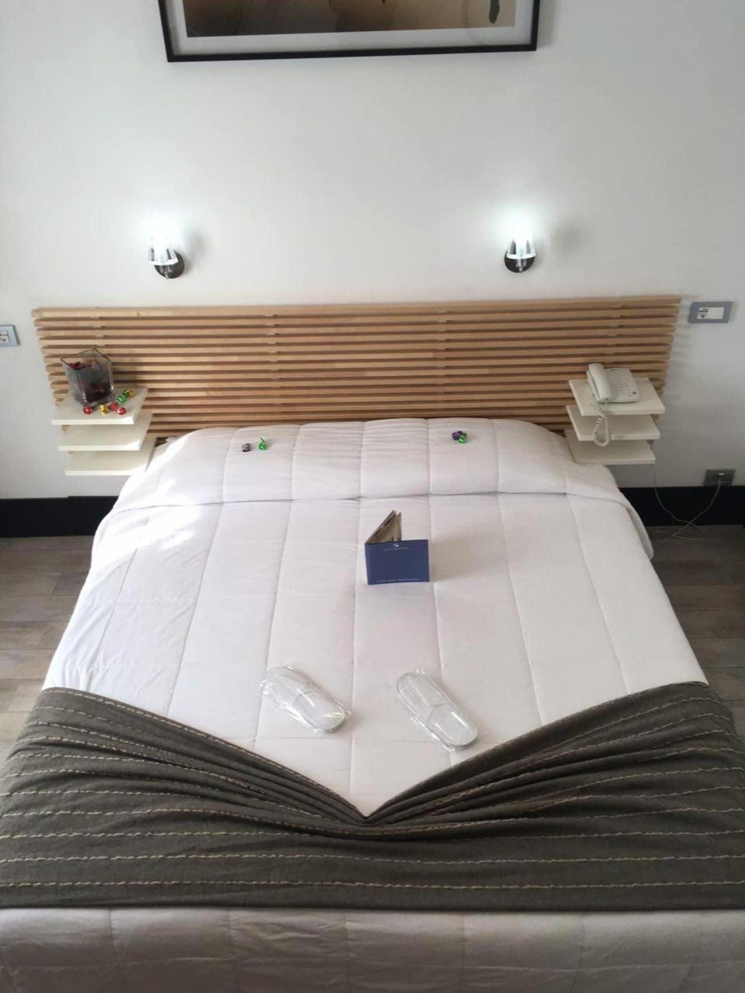 Lh Hotel Excel Roma Montemario Bagian luar foto