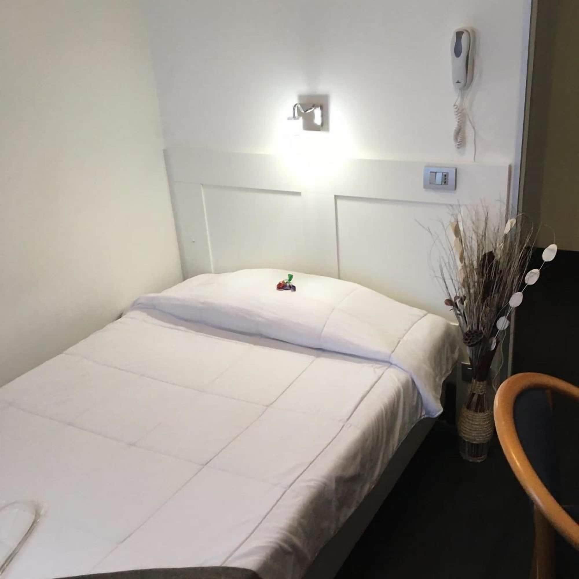 Lh Hotel Excel Roma Montemario Bagian luar foto