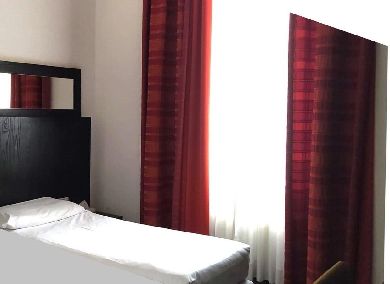 Lh Hotel Excel Roma Montemario Bagian luar foto