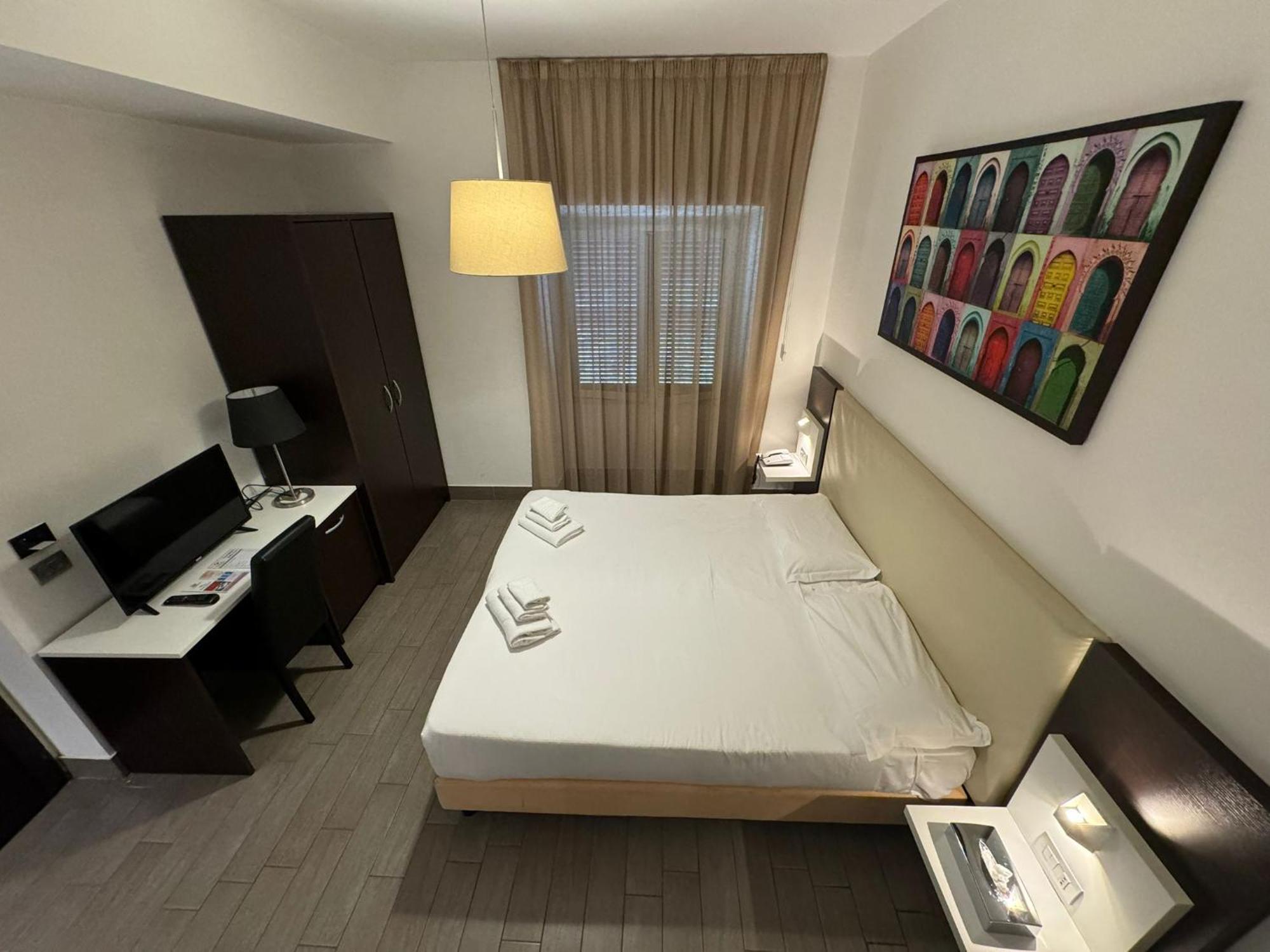 Lh Hotel Excel Roma Montemario Bagian luar foto