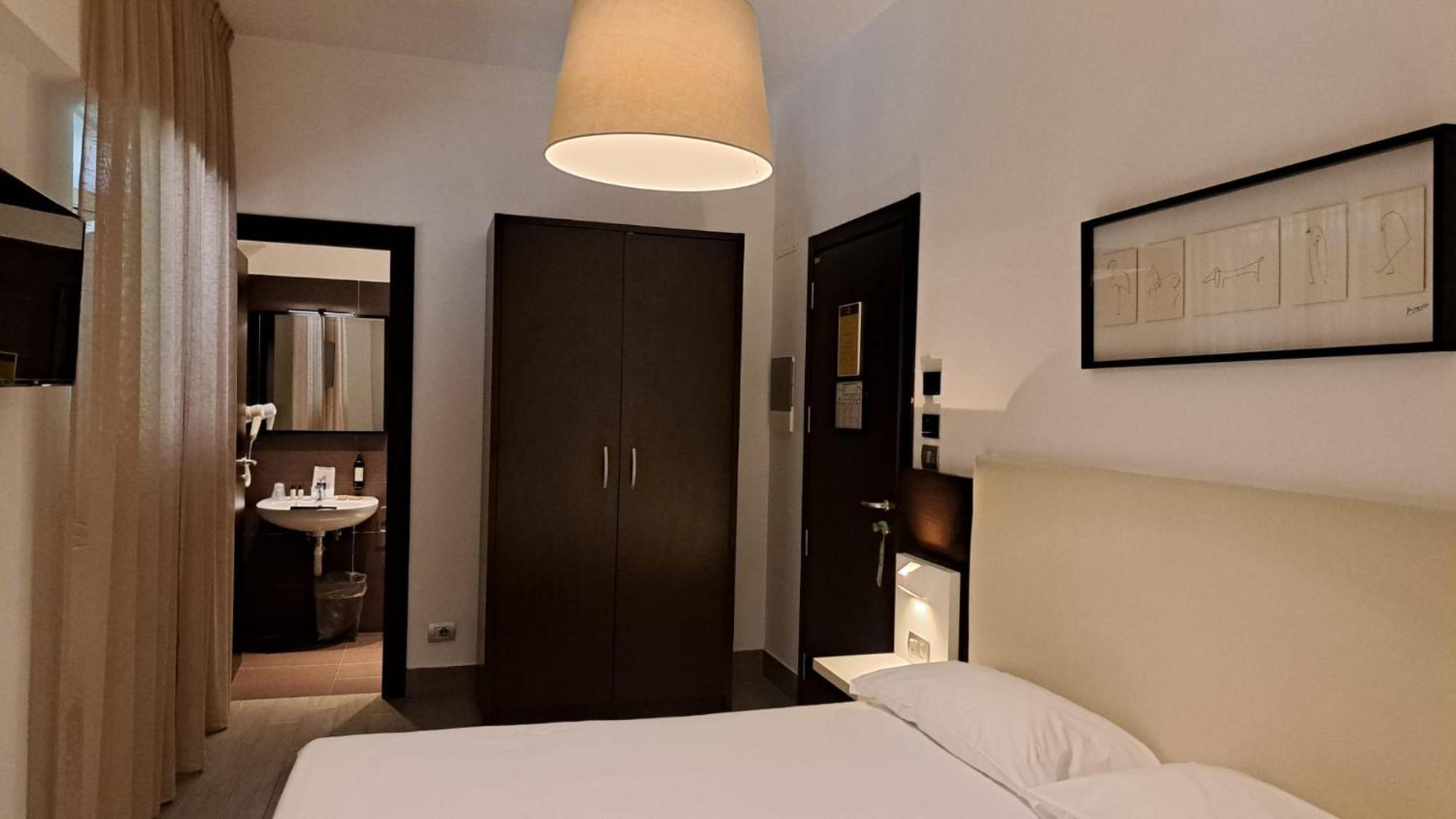 Lh Hotel Excel Roma Montemario Bagian luar foto