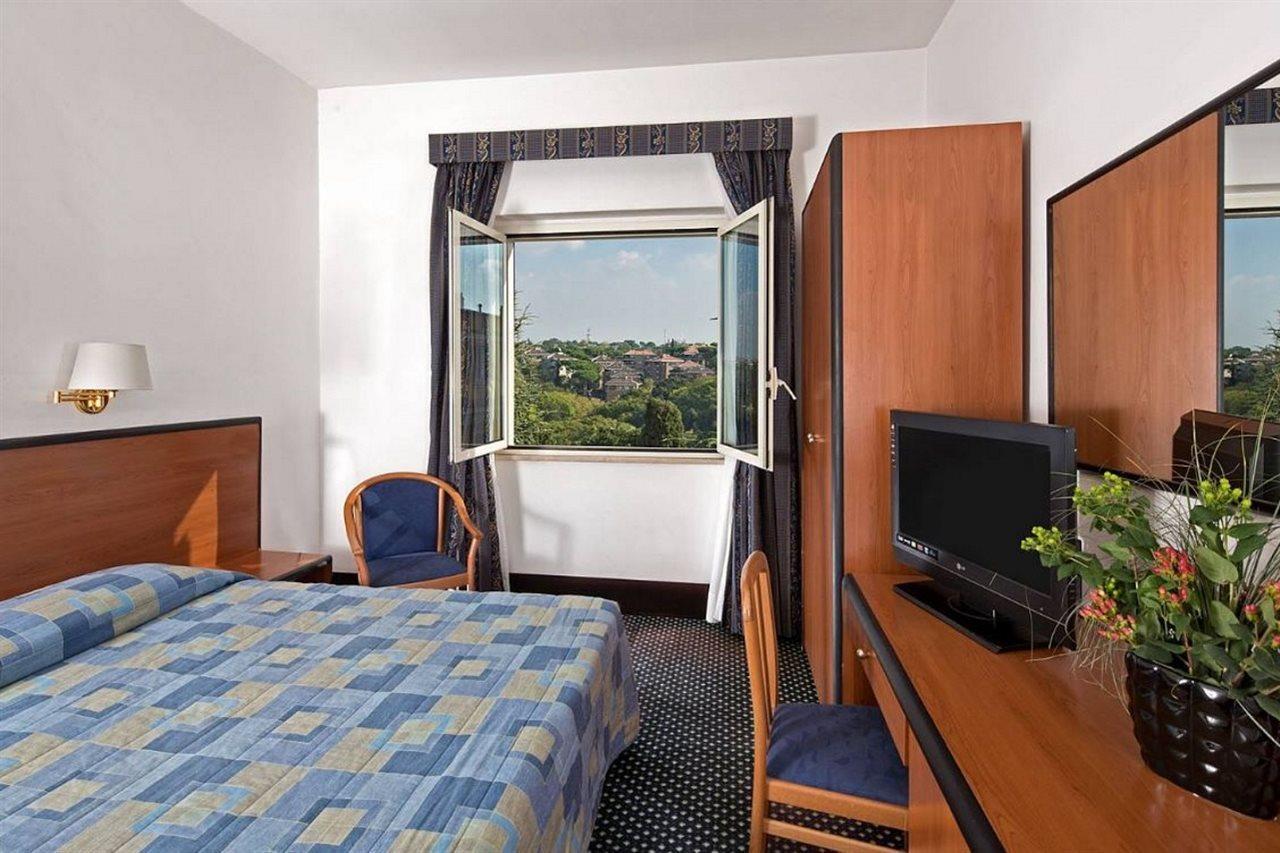 Lh Hotel Excel Roma Montemario Bagian luar foto