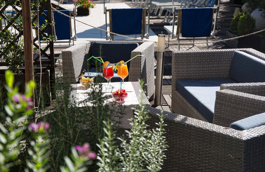 Lh Hotel Excel Roma Montemario Bagian luar foto