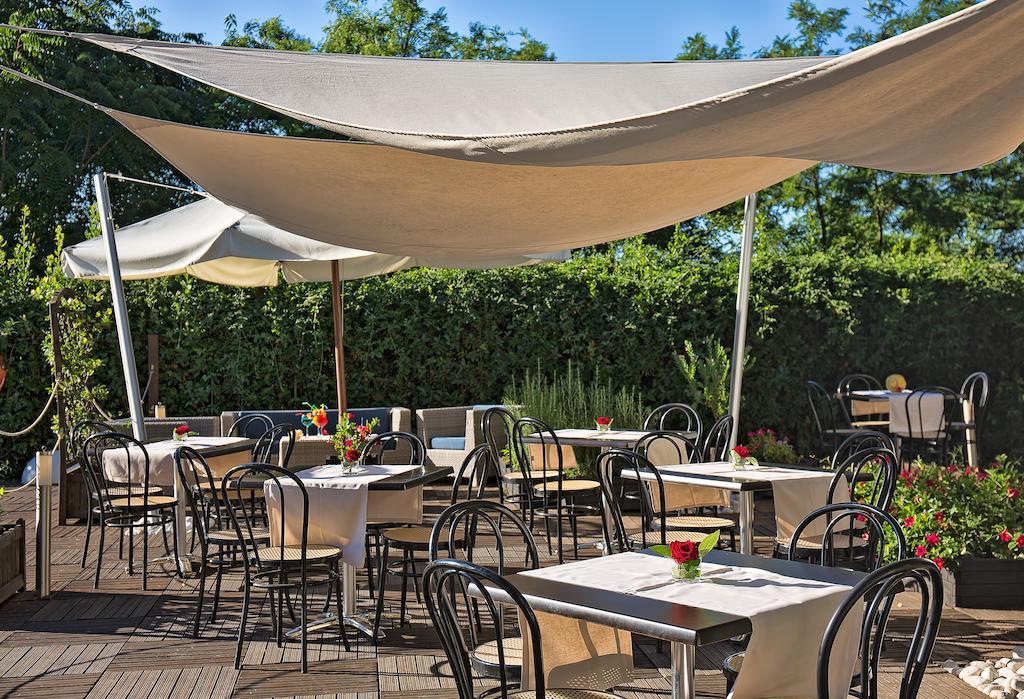 Lh Hotel Excel Roma Montemario Bagian luar foto